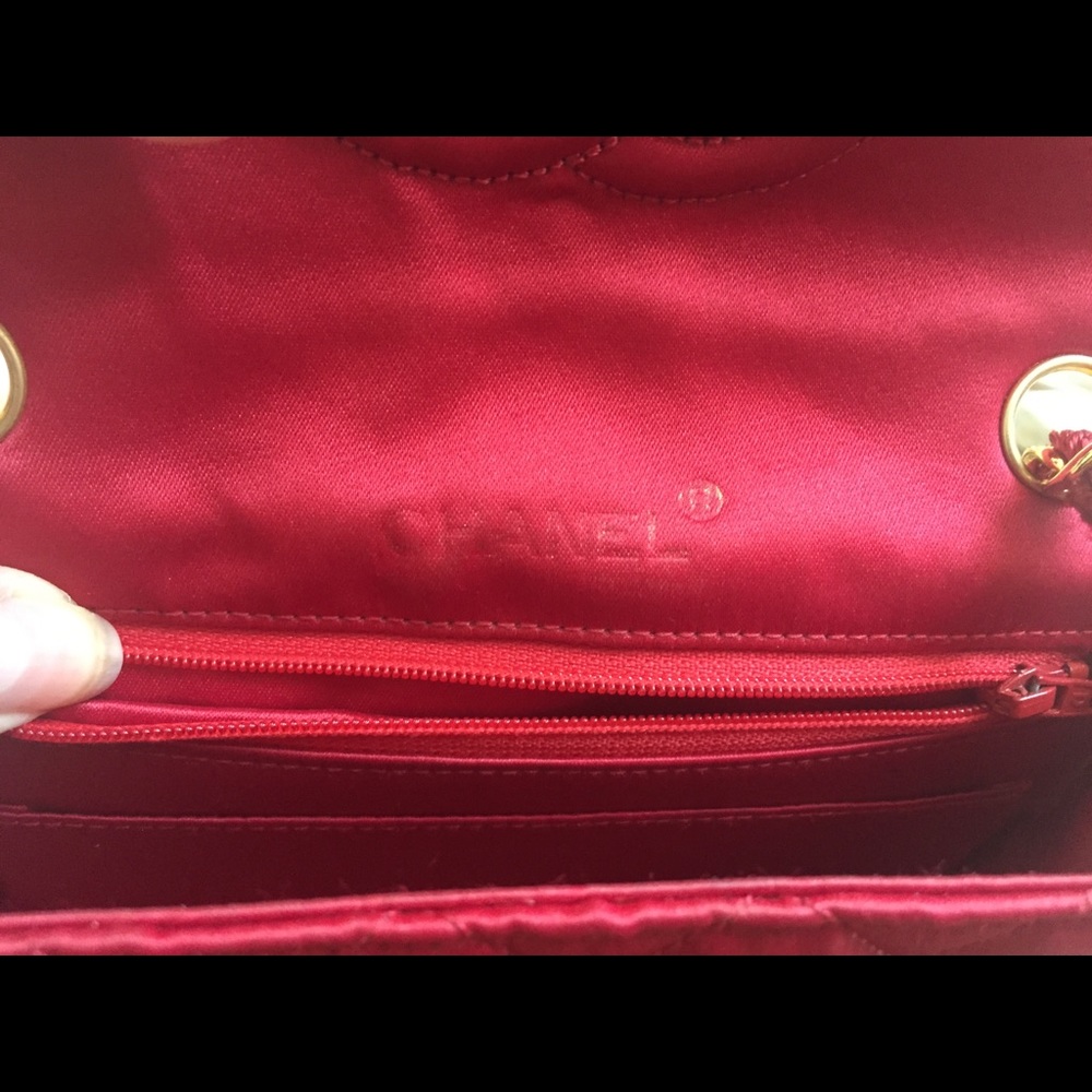 🔴🔴TRADED🔴🔴 Chanel red satin classic flap 24K - Picture 7 of 8